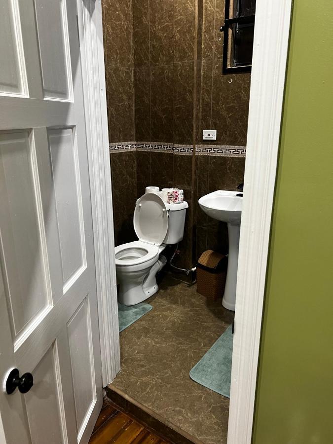 Hollywood Guesthouse Джорджтаун Экстерьер фото