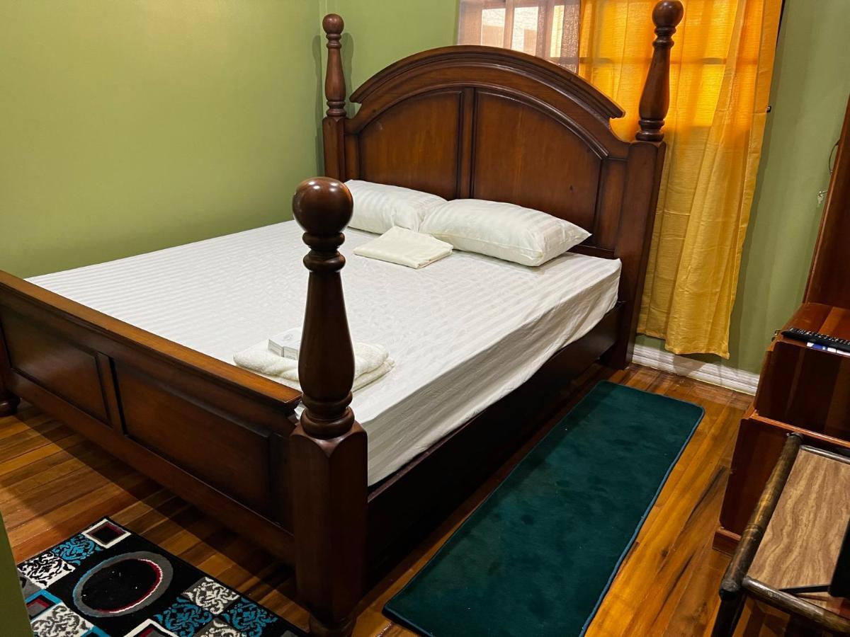 Hollywood Guesthouse Джорджтаун Экстерьер фото
